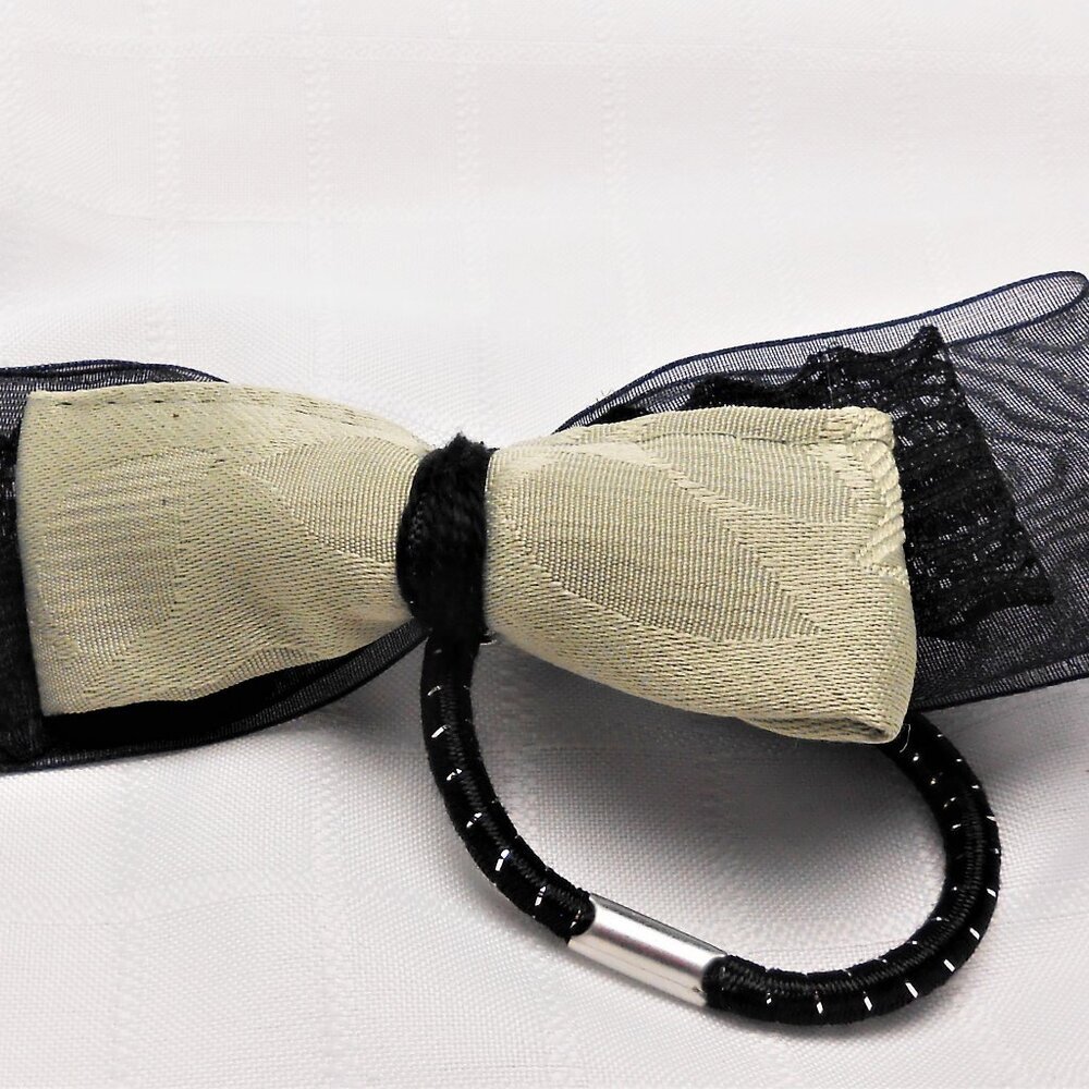 No 3 : Bow on interchangeable rings for hairpins or elastic bands